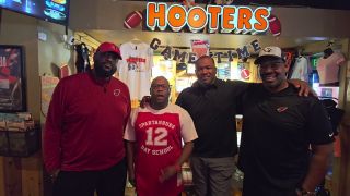 Stats & Sidelines @ Hooters - Phx